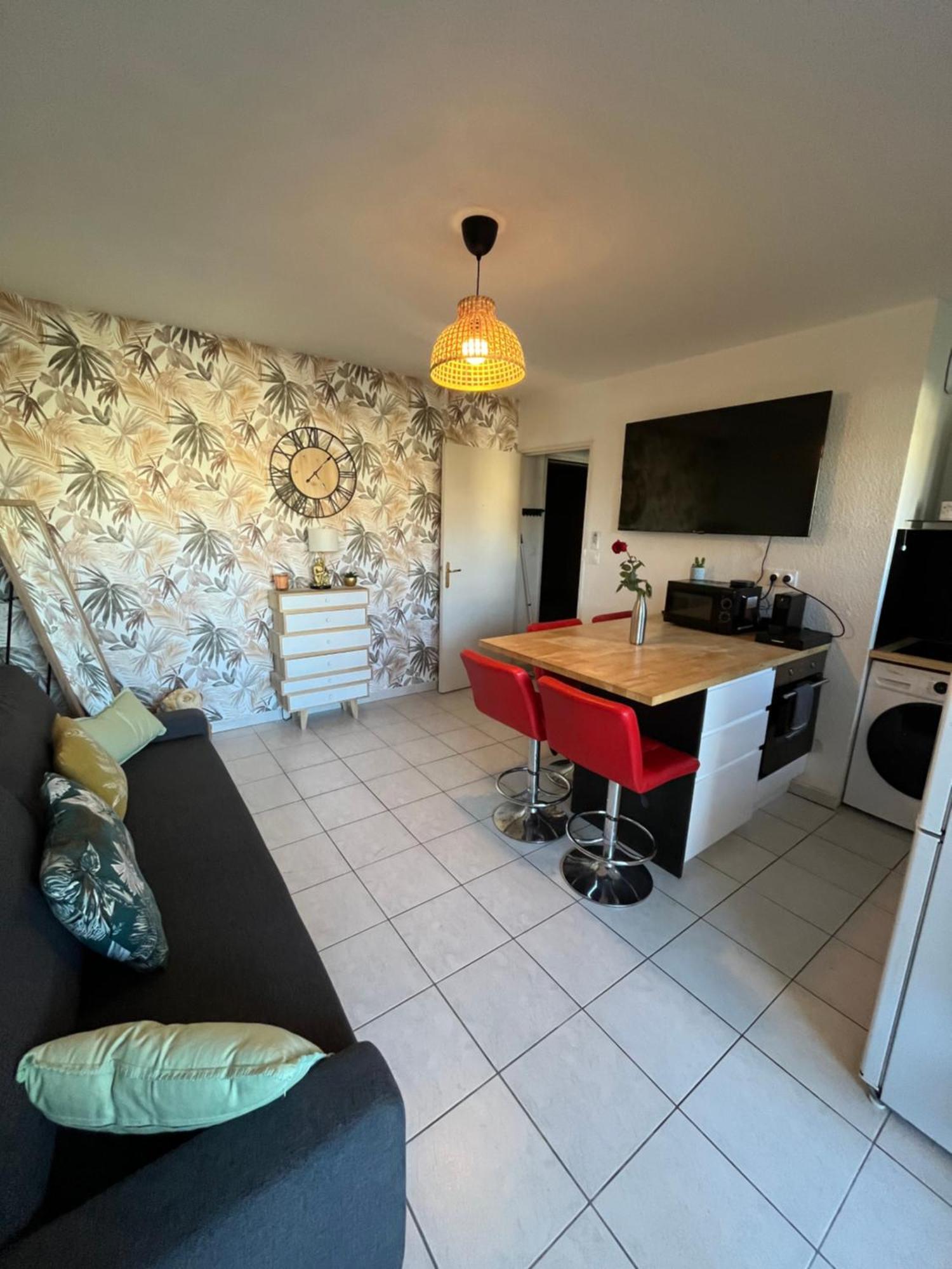 Appartement Joli T2/ Tram/ Clim/ Parking/ Wifi/ Piscine à Montpellier Extérieur photo